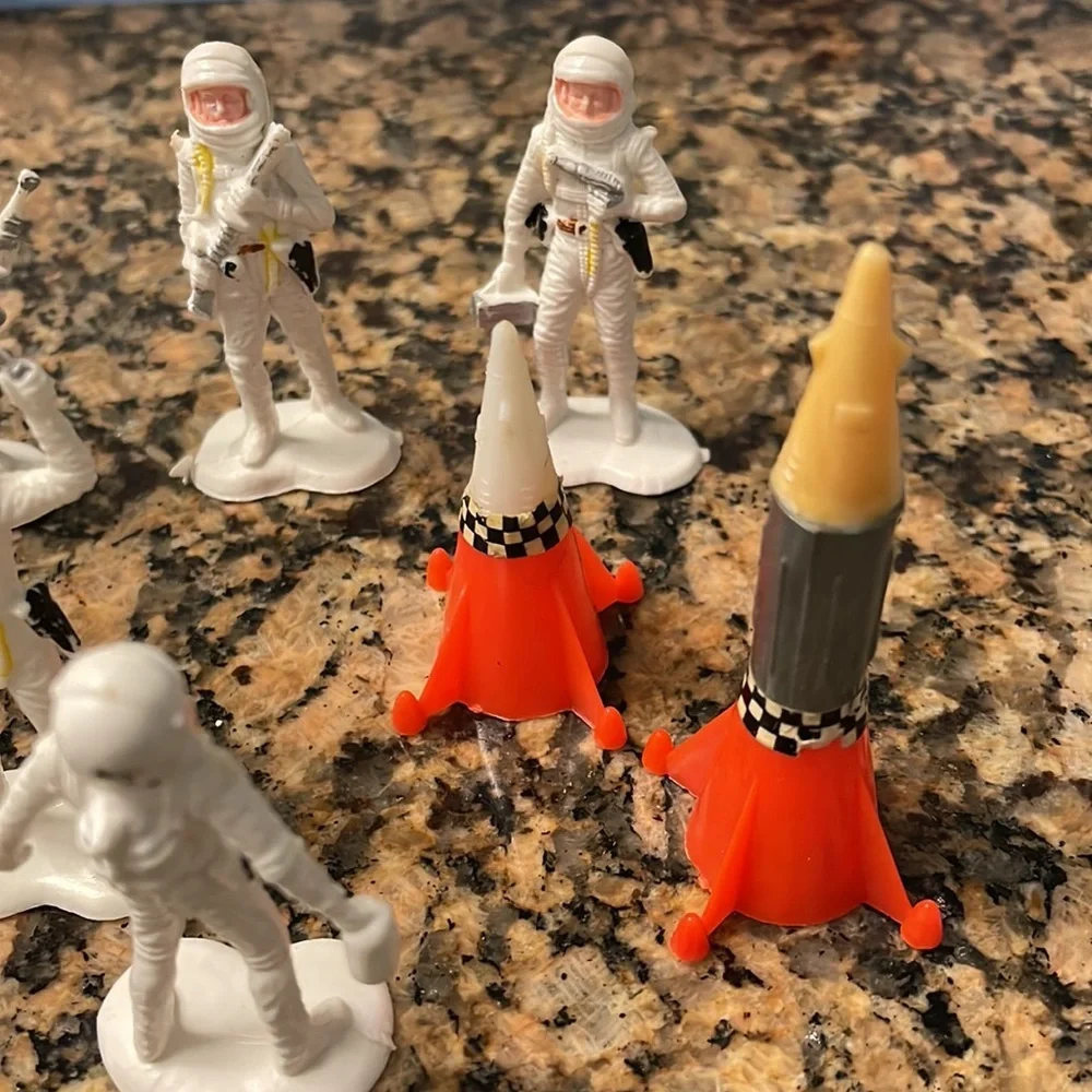 EUC Vintage‎ Space Cake Toppers